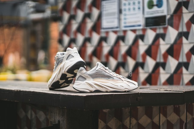 HOT Sneaker V2 Cream Comprar Yeezy Boost 700 V2 Adidas